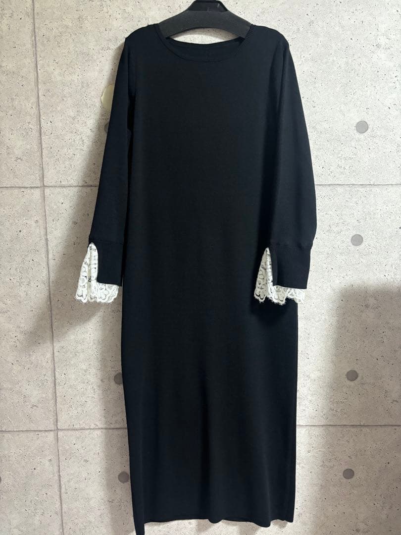 袖口レースワンピース