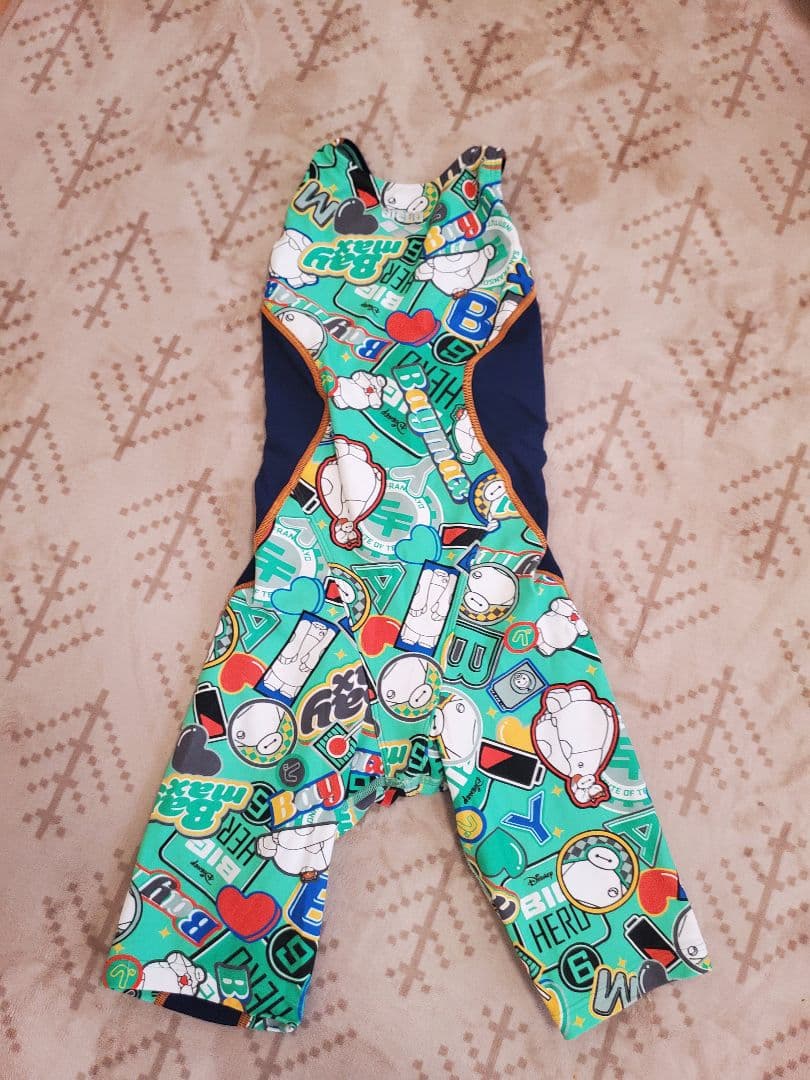 arena スポーツ用水着 多彩なグラフィックプリント