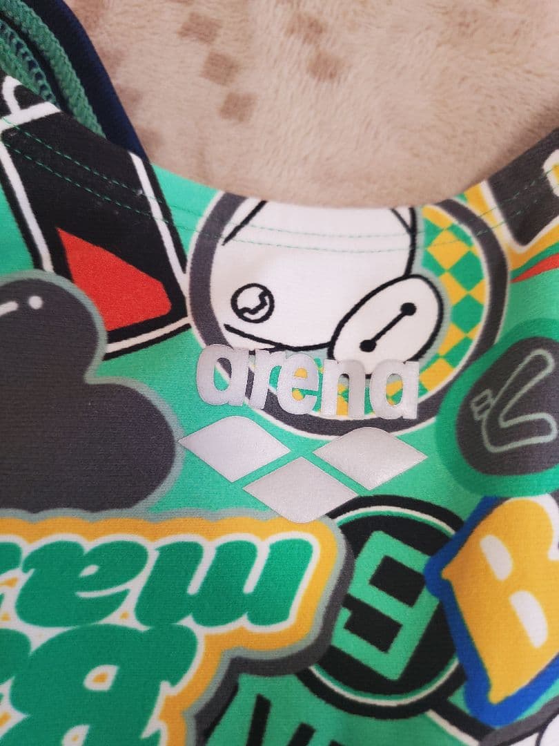 arena スポーツ用水着 多彩なグラフィックプリント