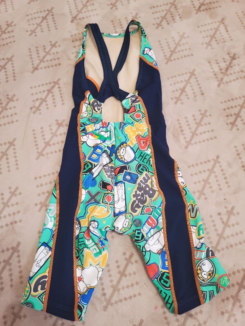 arena スポーツ用水着 多彩なグラフィックプリント