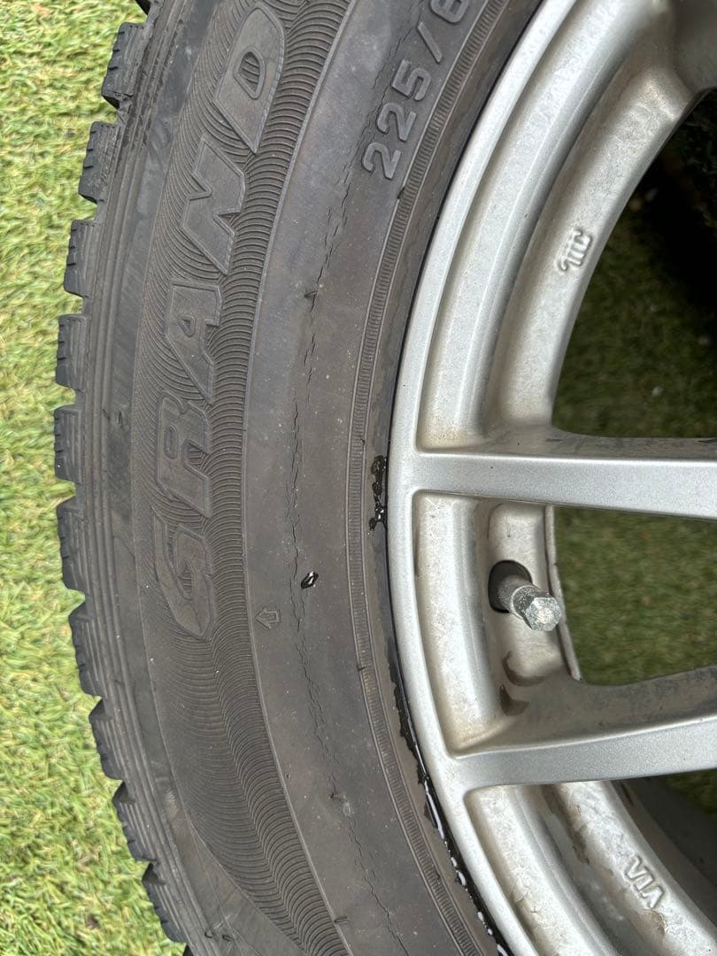 ヴァンガード ダンロップスタッドレス　4本セット(ホイール・ナット付)