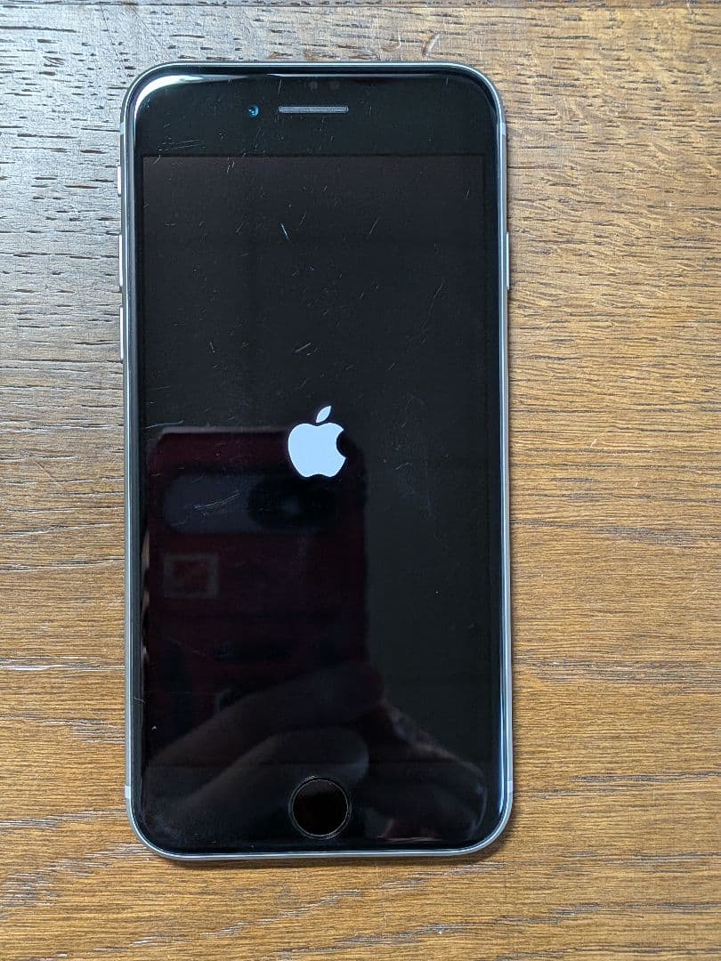 iPhone SE2 64GB 白 ケースつけます