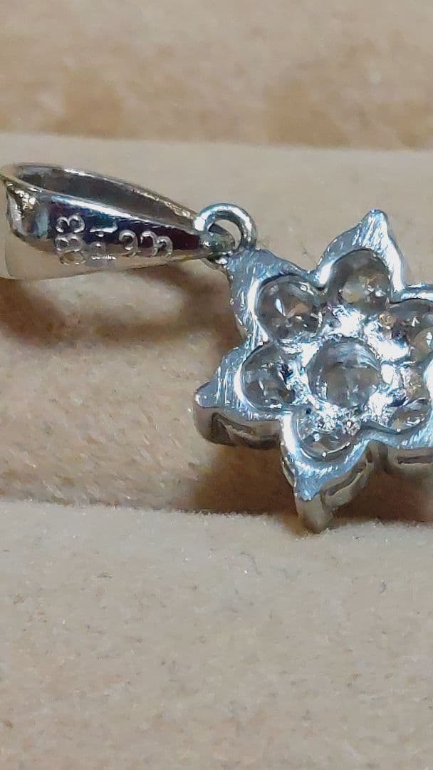 夕方まで大大赤字PT900ダイヤ 0.33きらりんペンダントトップ