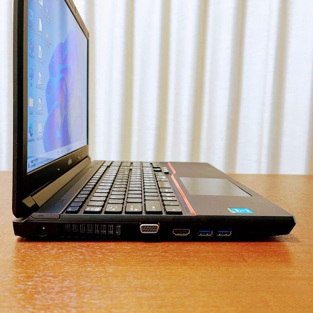 富士通 ノートパソコン/Windows11 / 8GB / SSD/DVD