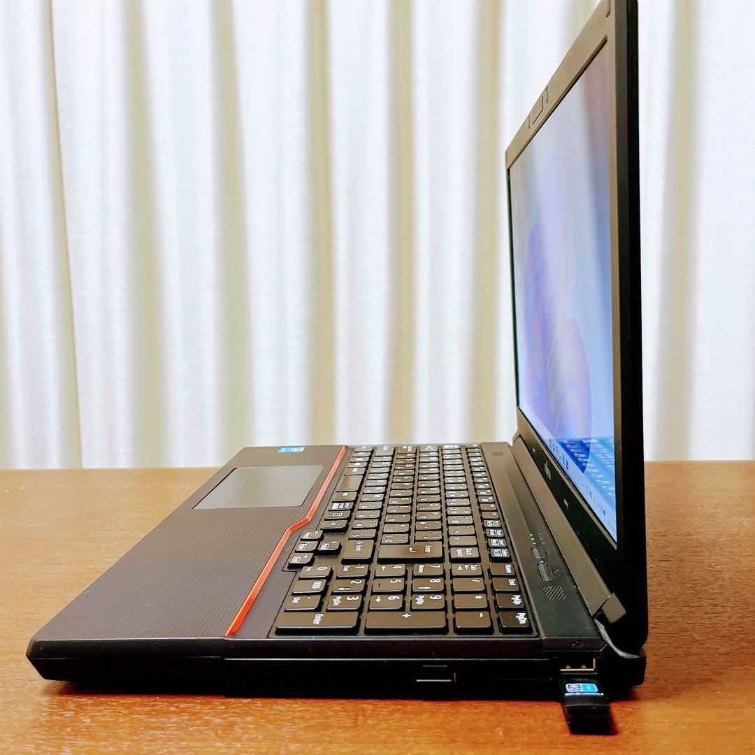 富士通 ノートパソコン/Windows11 / 8GB / SSD/DVD