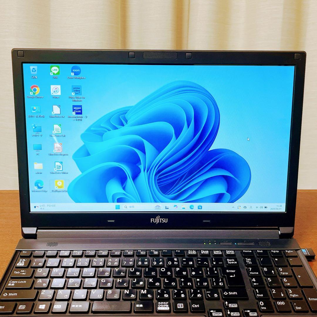 富士通 ノートパソコン/Windows11 / 8GB / SSD/DVD