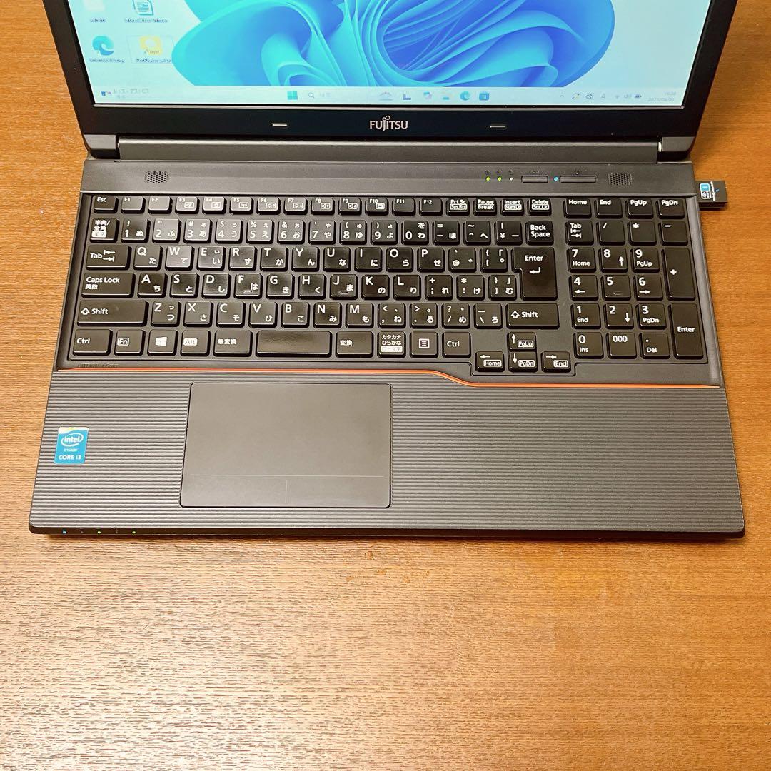 富士通 ノートパソコン/Windows11 / 8GB / SSD/DVD