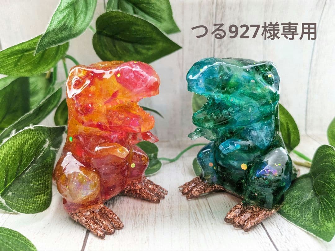 【つる927】オーラクォーツのあかい恐竜ちゃん形オルゴナイト☆他５点