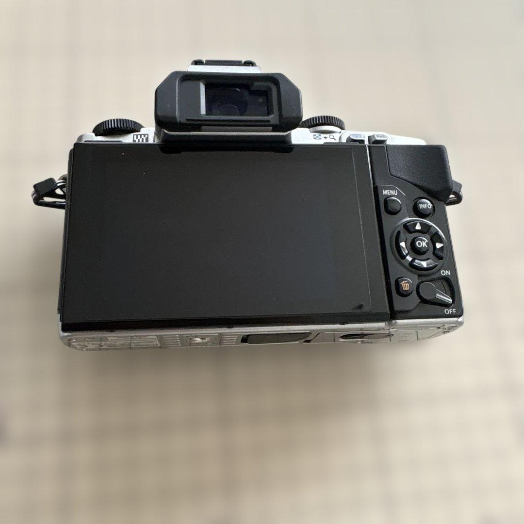 OLYMPUS OM-D E-M5 シルバー （ショット数8679回）