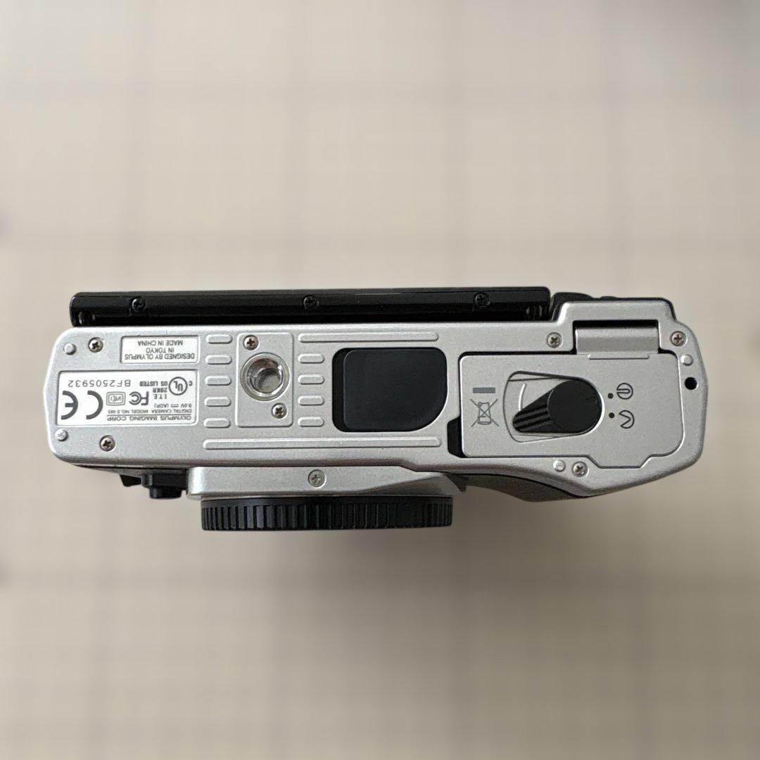 OLYMPUS OM-D E-M5 シルバー （ショット数8679回）