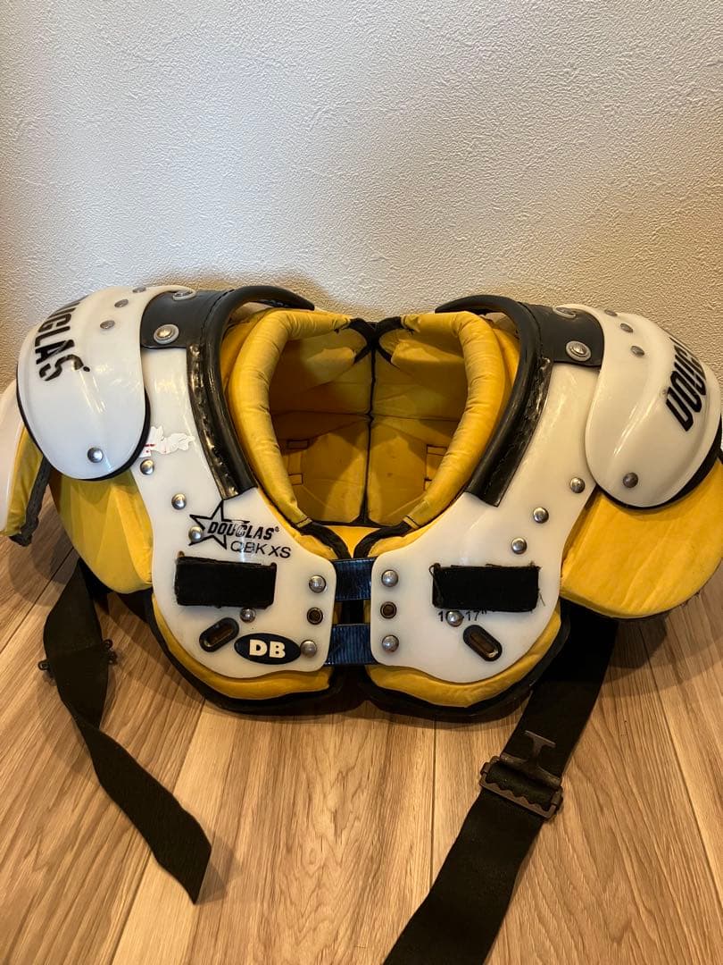 ダグラス　ショルダーパッド　QBエックスエスサイズ　バックプレート付