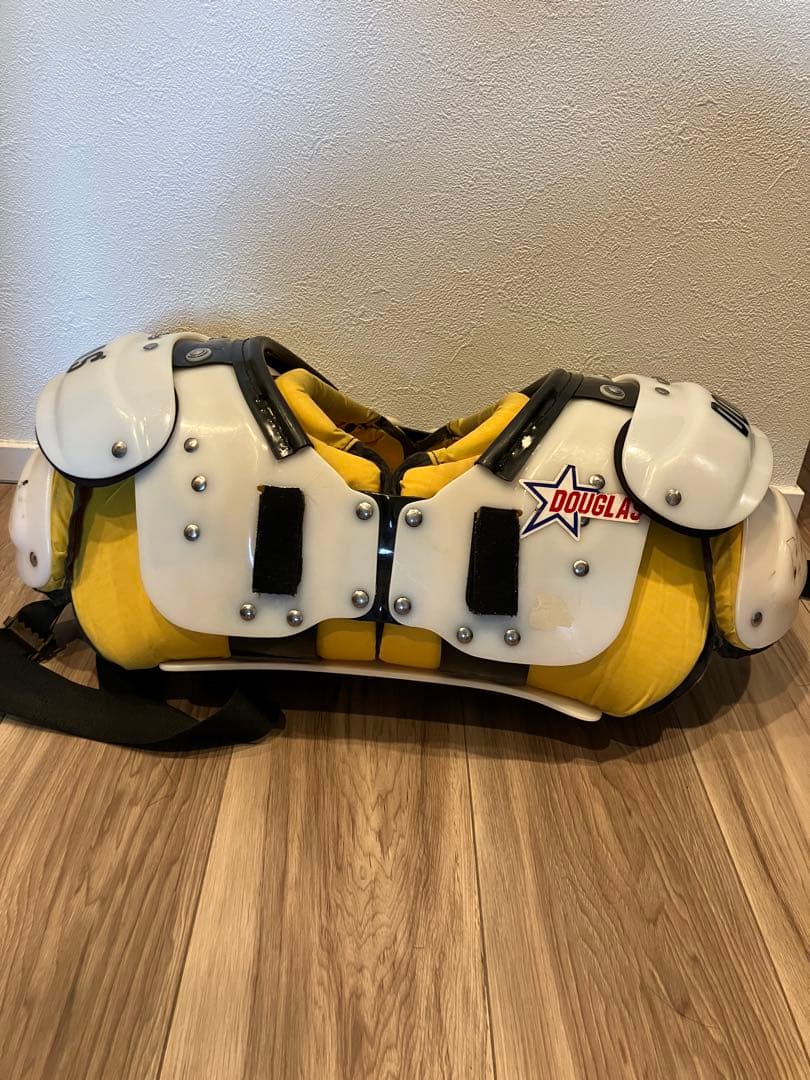 ダグラス　ショルダーパッド　QBエックスエスサイズ　バックプレート付