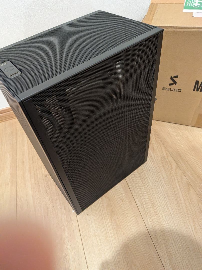 MESHLICIOUS ブラック PCケース