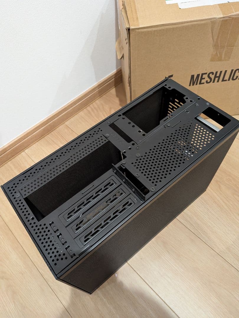 MESHLICIOUS ブラック PCケース