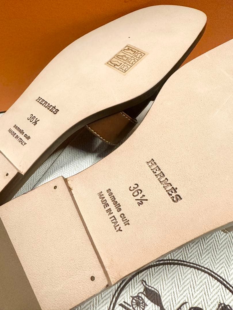 HERMES ブラウンレザーサンダル Hロゴ