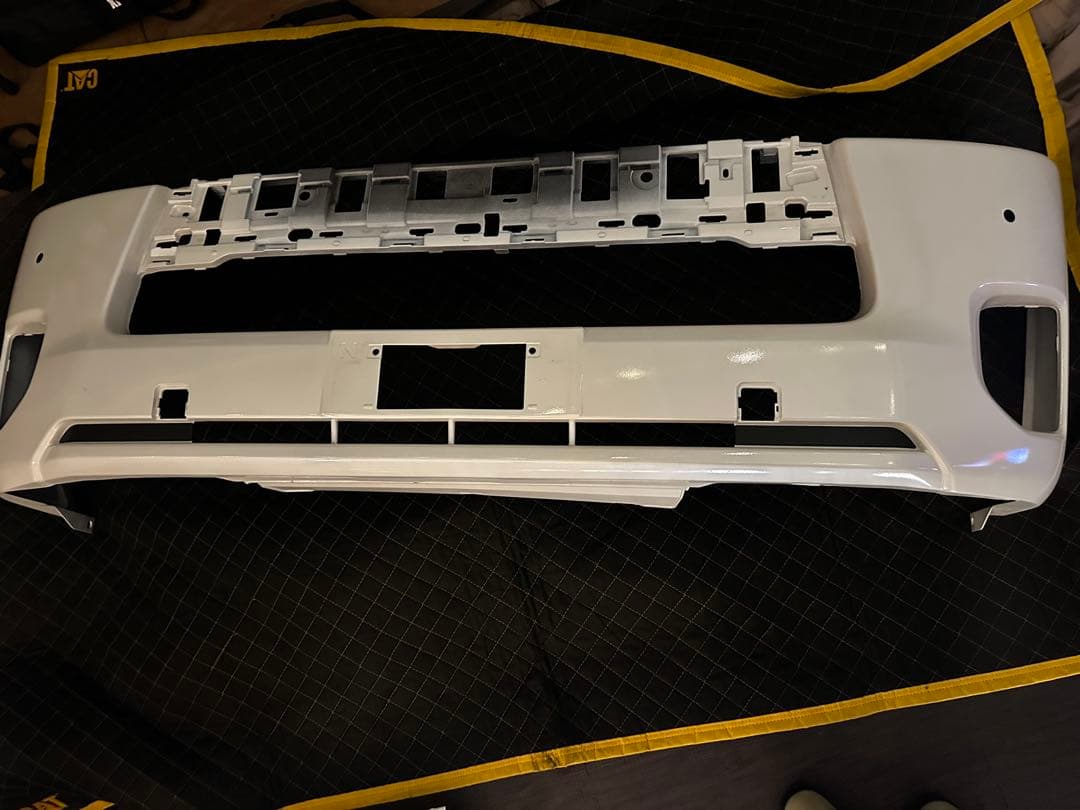 トヨタ ハイエース フロントバンパー