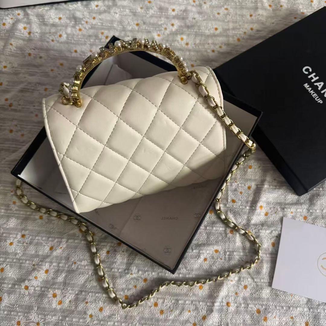 お値下げ中！ノベルティ ホワイト キルティング ショルダーバッグ VIP限定