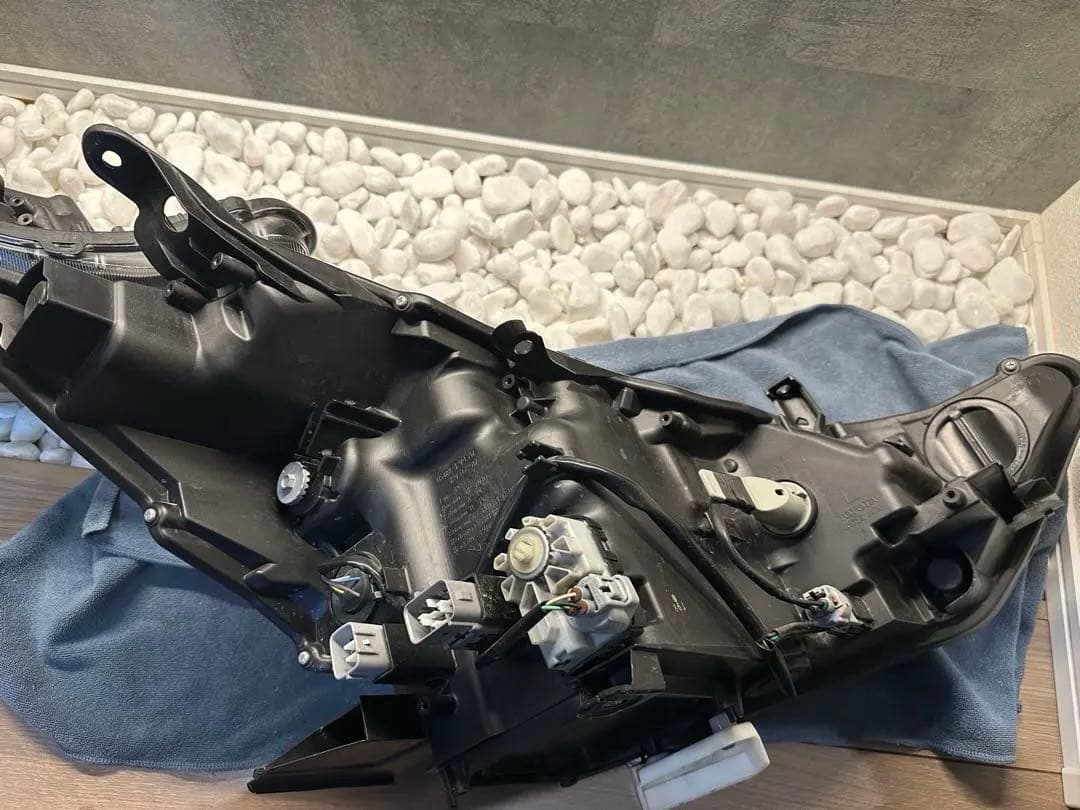 美品‼️プリウスα 後期 純正LEDヘッドライト左右セット