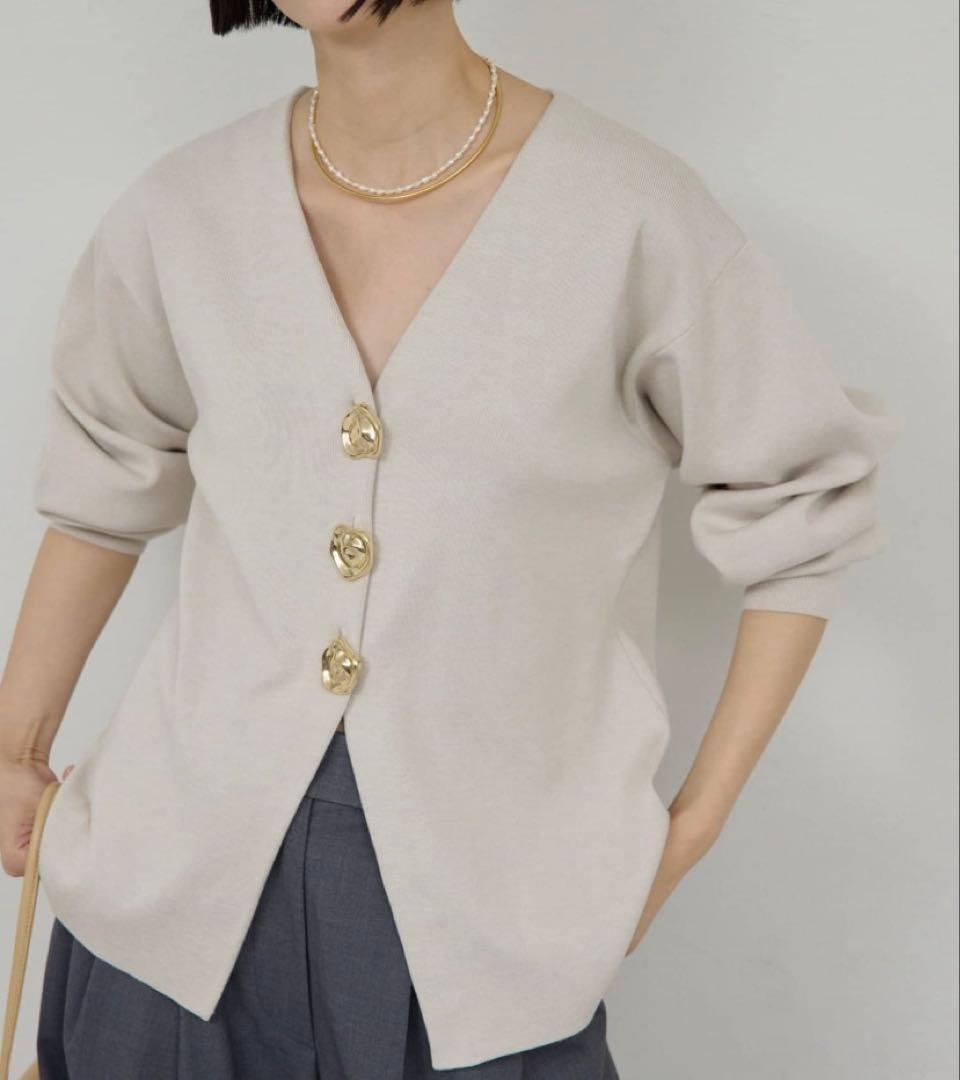 新品【ガリャルダガランテ】ビジューVネックカーディガン　グレージュ