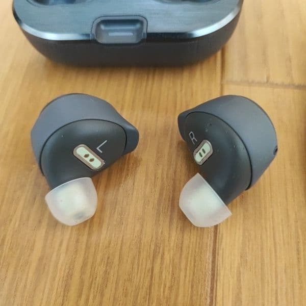 Bang&Olufsen E8 Motion イヤホン