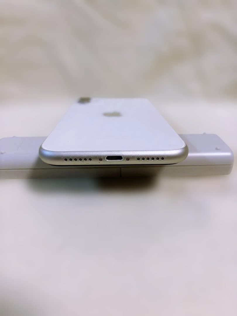 【美品】iPhone11 ホワイト128GB バッテリ83% 外箱・未使用備品有