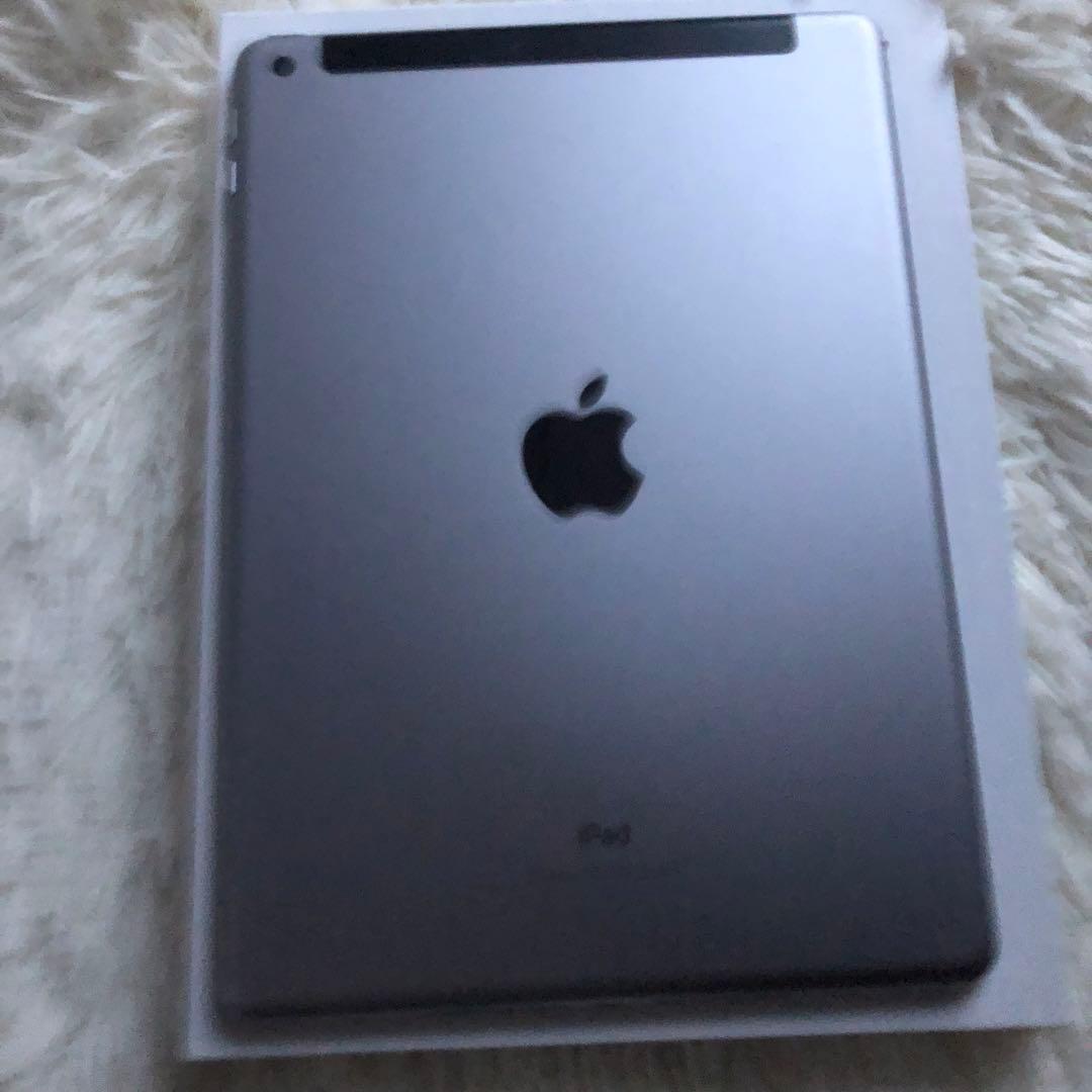 【人気商品】iPad 第6世代 128GB SIMフリー 【すぐ発送】