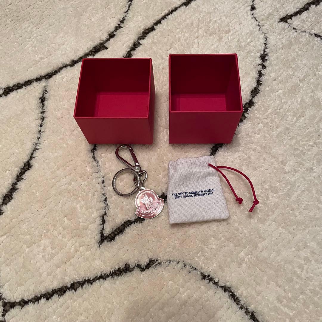 MONCLER キーホルダー　赤