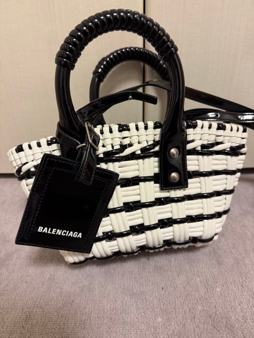 「最終値下げ」BALENCIAGA かごバッグ 白黒