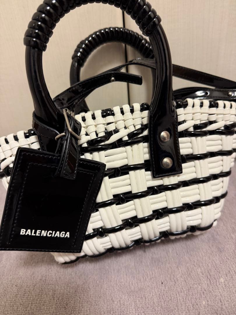「最終値下げ」BALENCIAGA かごバッグ 白黒