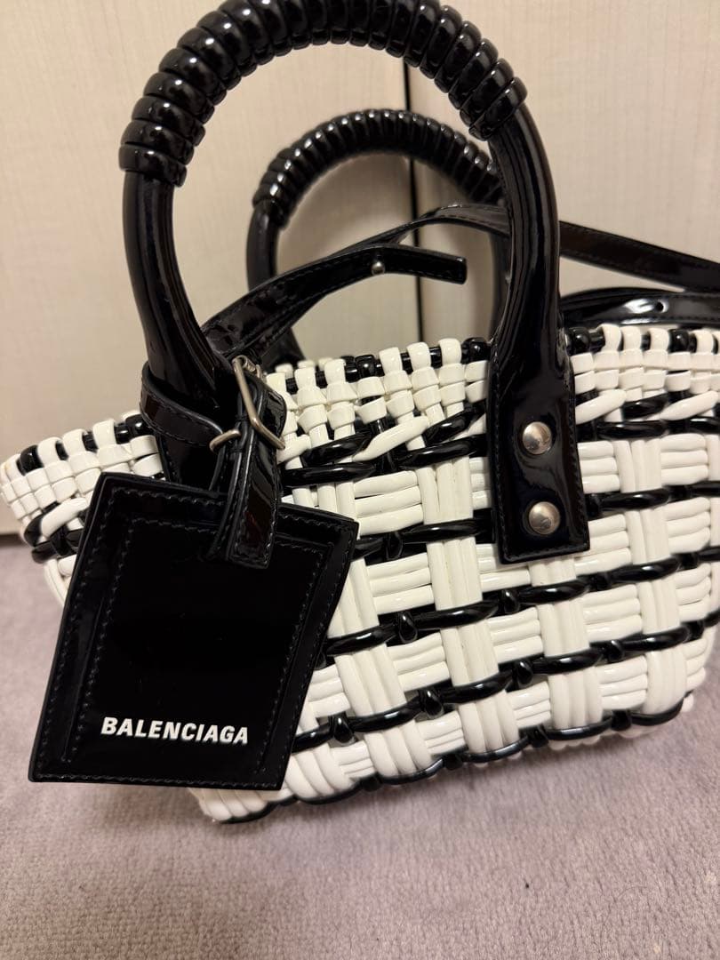 「最終値下げ」BALENCIAGA かごバッグ 白黒