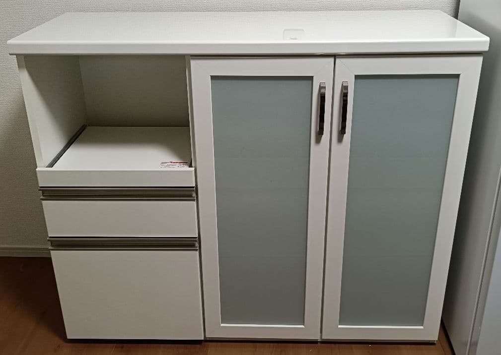 L*i様 【送料込】ホワイトキッチンボード 食器棚 幅約117cm　泉洋化工