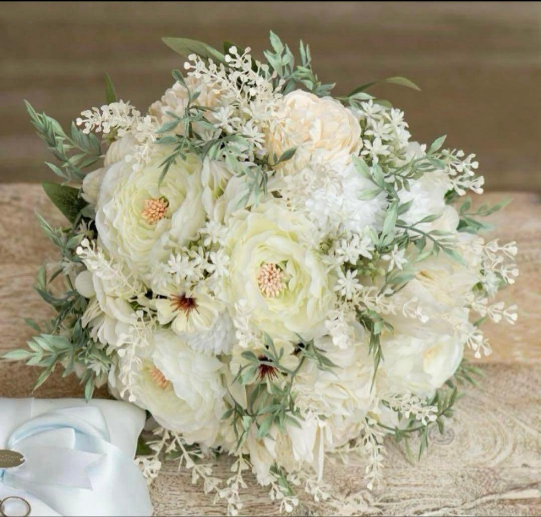 ホワイトプリザーブドフラワーブーケ アーティフィシャルフラワー　ラウンドブーケ