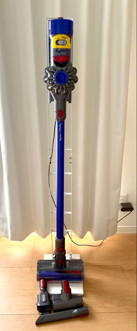 ダイソンv7fluffy originコードレスクリーナー　スタンドセット