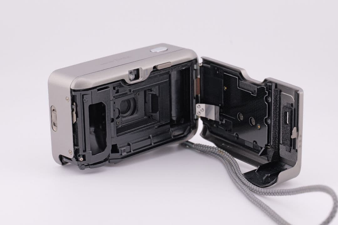 フィルムカメラ FUJIFILM TIARA