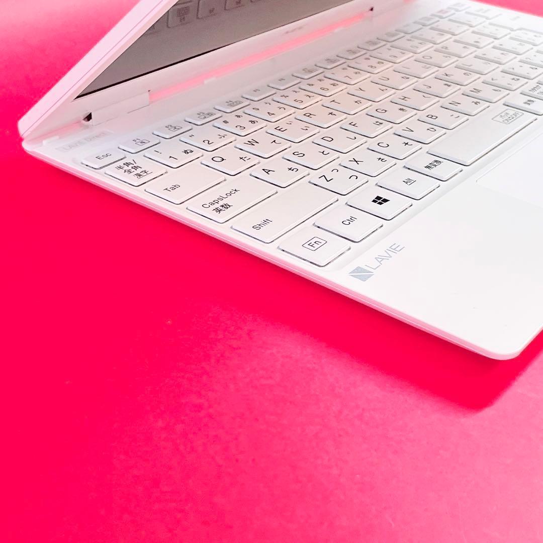 バッテリー良好❣️小型軽量✨️薄型ノートパソコン✨️可愛い白✨️サクサク動くSSDカメラ