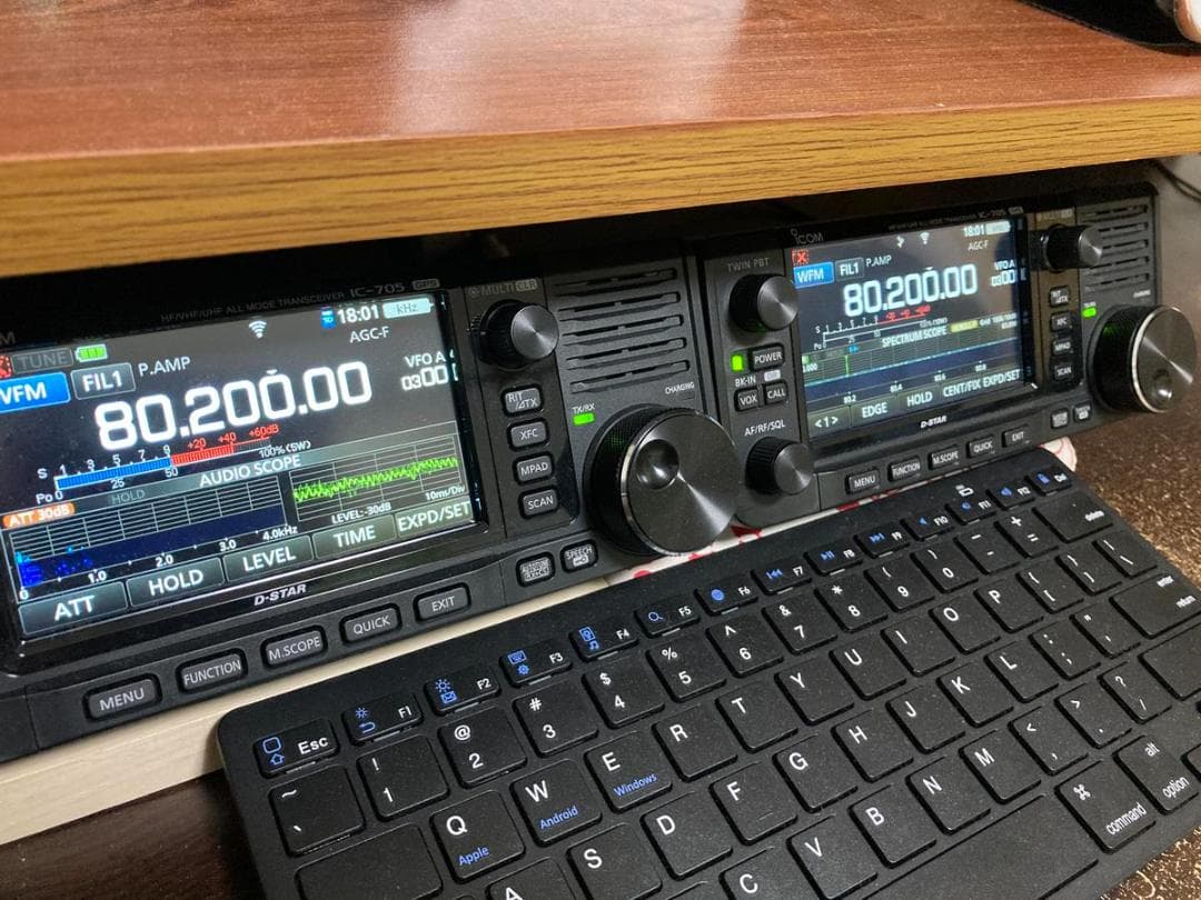 ICOM IC-705 トランシーバー、おまけ付き