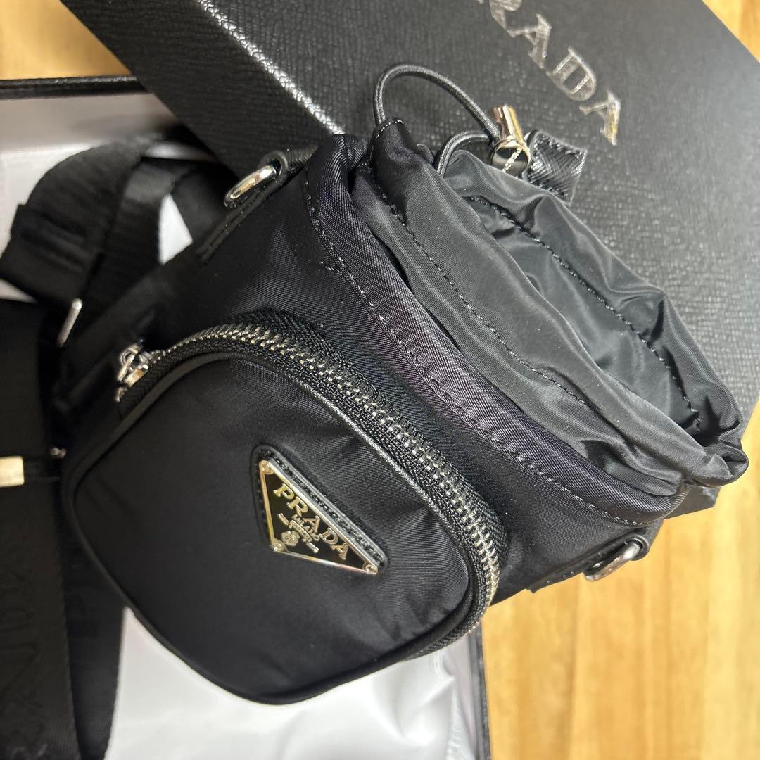 PRADAノベルティ スマホショルダーバッグ ブラック　箱無し