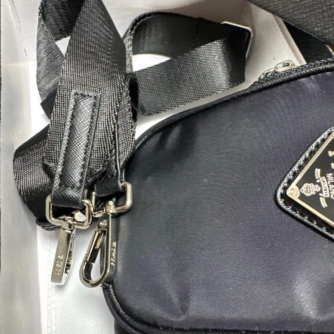 PRADAノベルティ スマホショルダーバッグ ブラック　箱無し