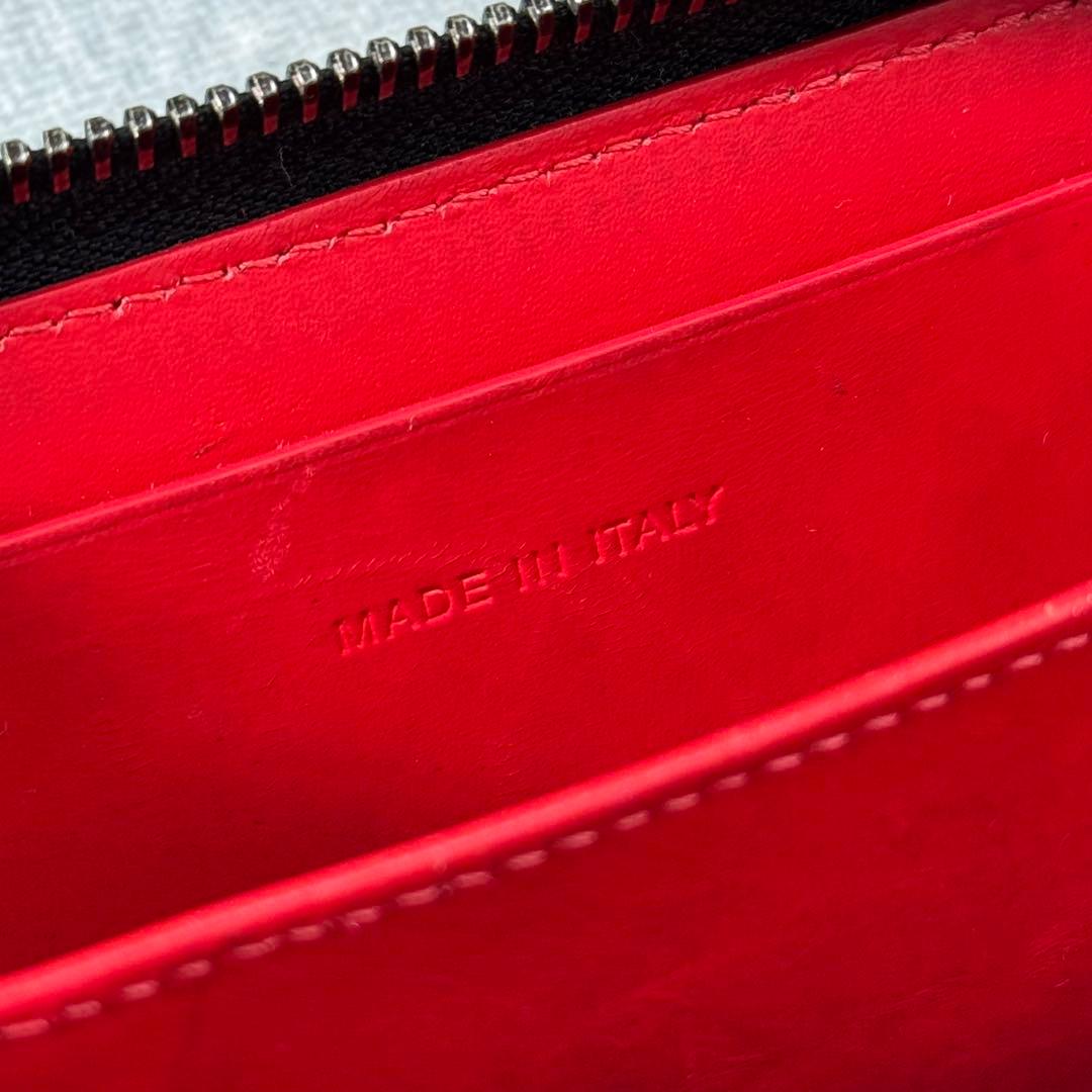 クリスチャン ルブタン パネトーネ ケース