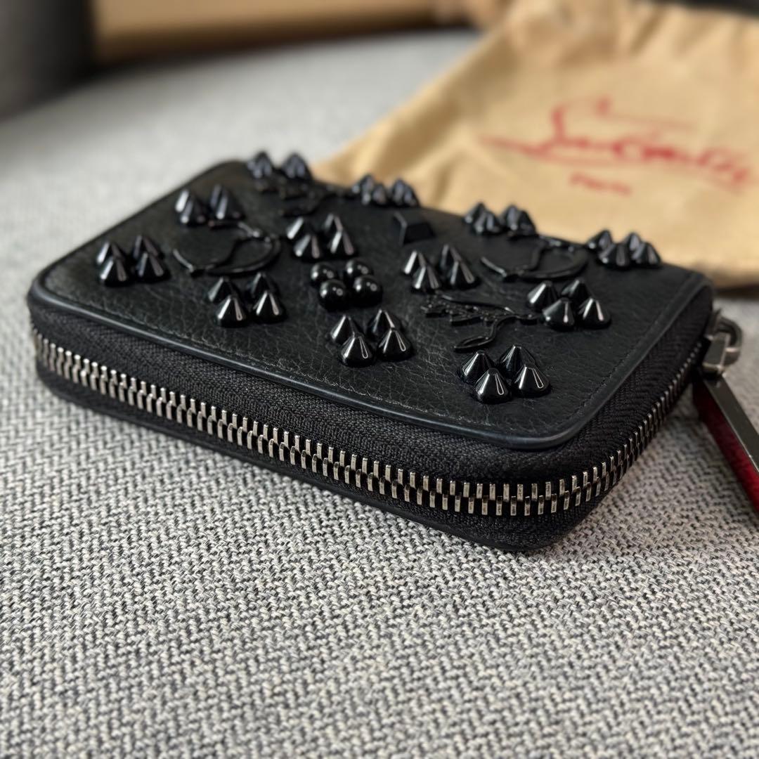 クリスチャン ルブタン パネトーネ ケース