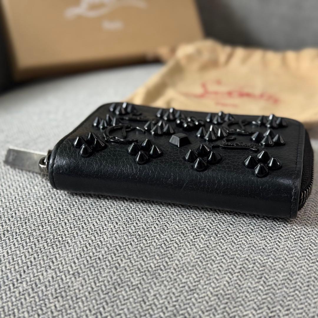 クリスチャン ルブタン パネトーネ ケース