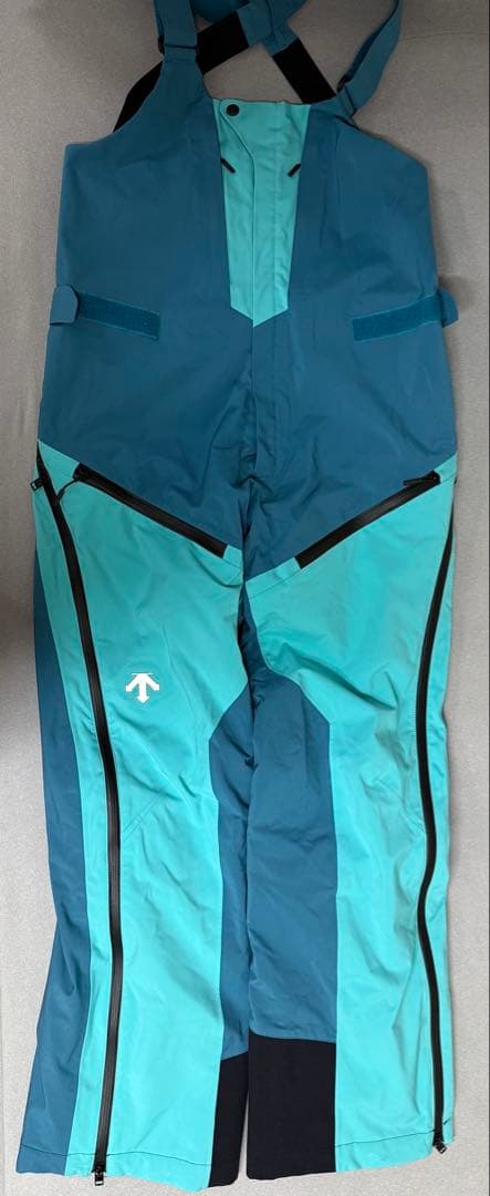 デサント スキーウェア上下　Mサイズ 2024モデル