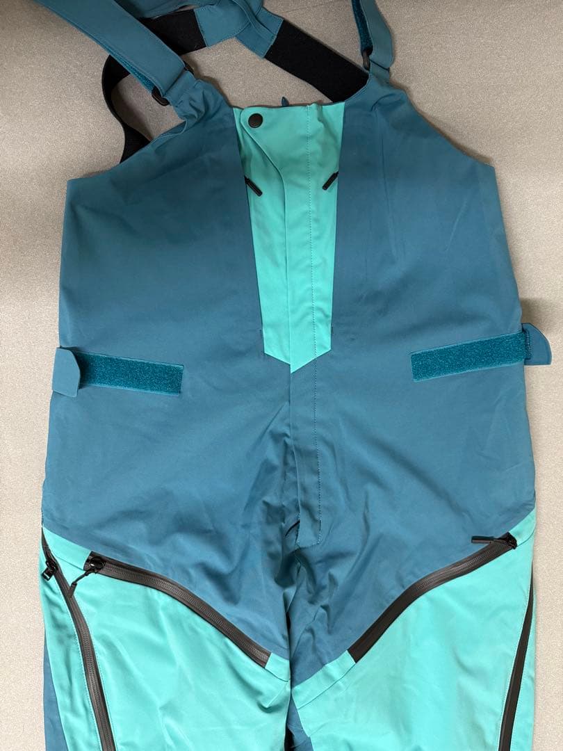 デサント スキーウェア上下　Mサイズ 2024モデル