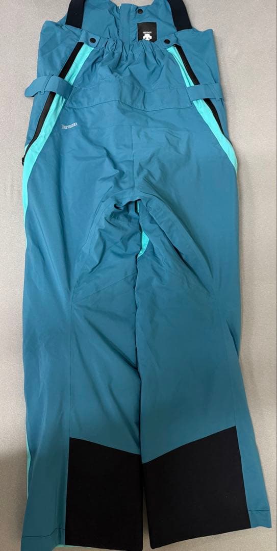 デサント スキーウェア上下　Mサイズ 2024モデル