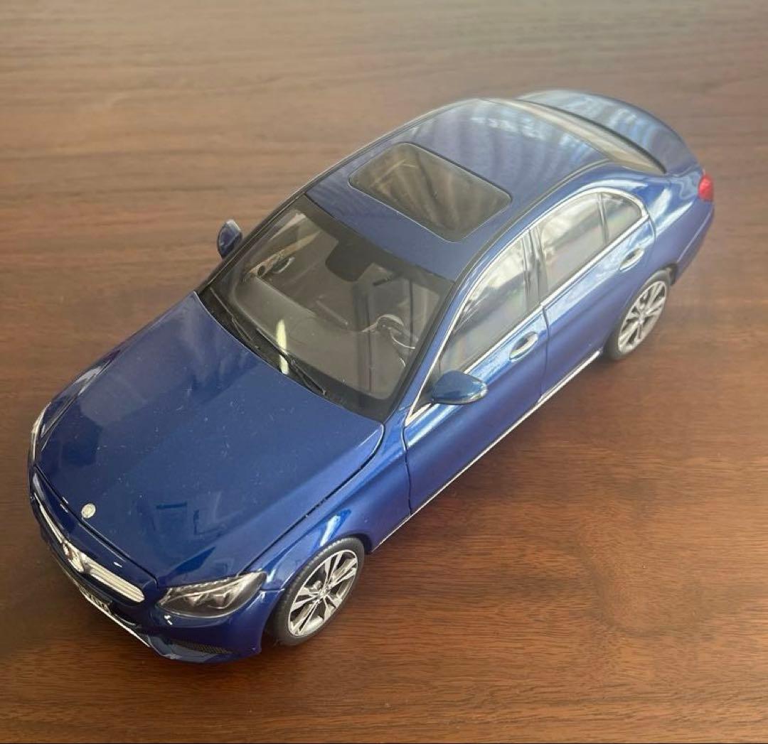 ベンツ　Cクラスモデルカー　濃紺　スケール 1/18　レプリカ