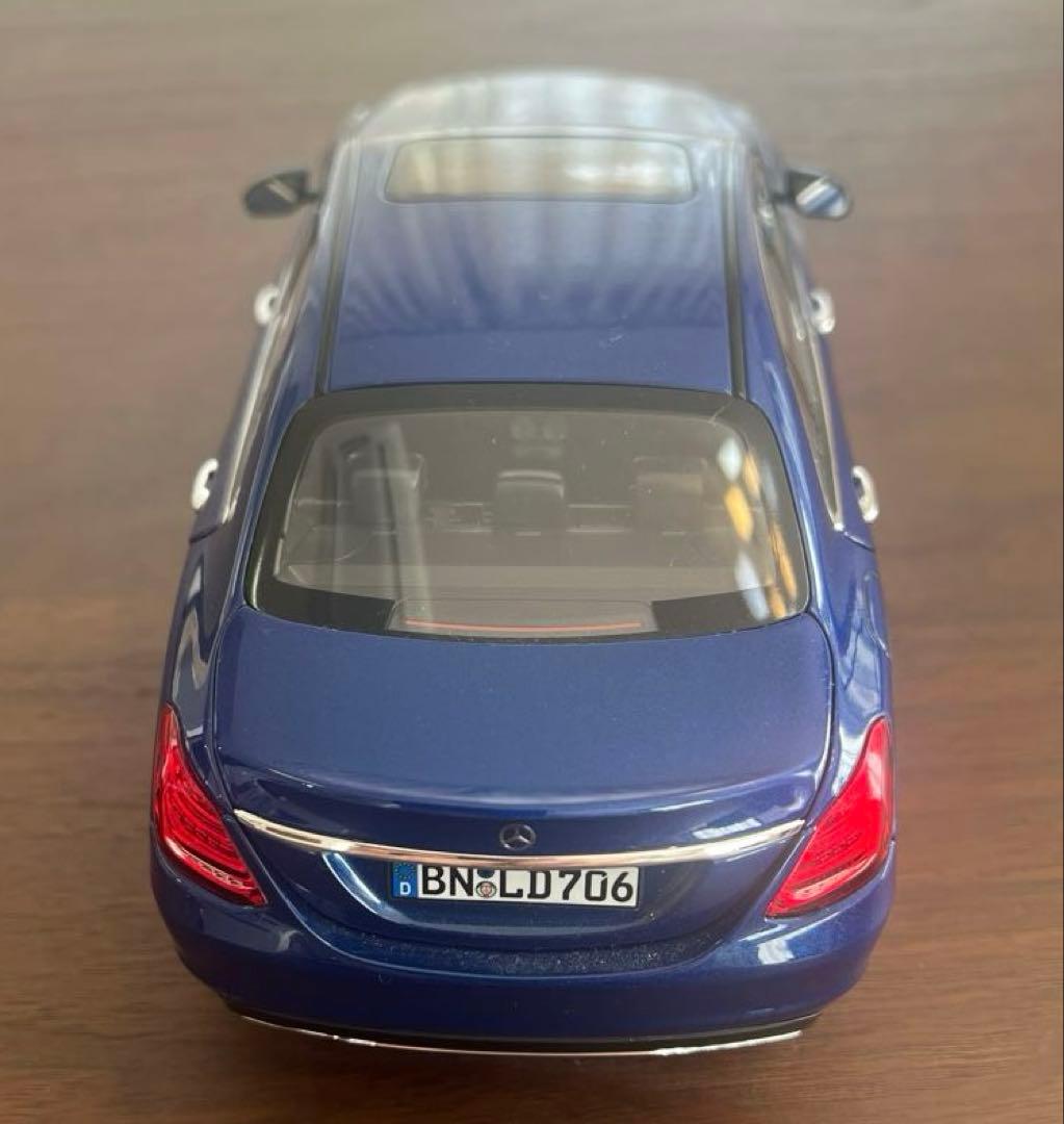 ベンツ　Cクラスモデルカー　濃紺　スケール 1/18　レプリカ