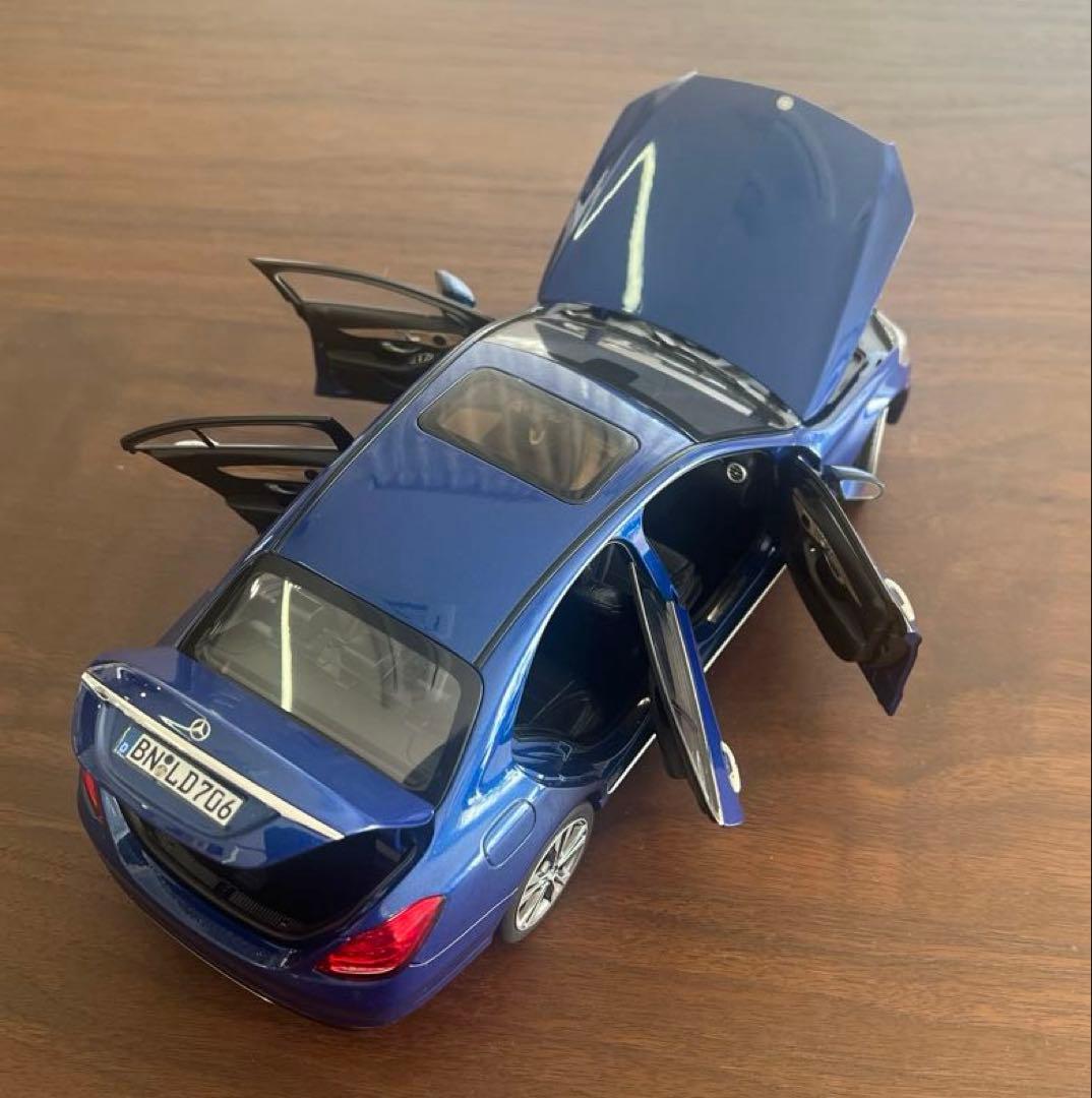 ベンツ　Cクラスモデルカー　濃紺　スケール 1/18　レプリカ