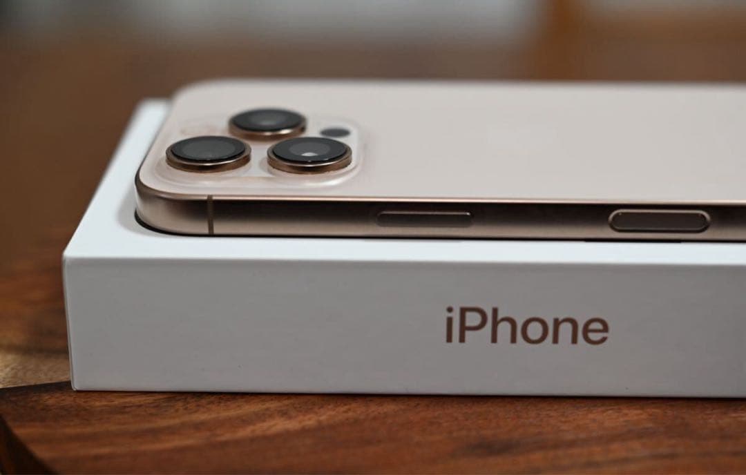 【美品】iPhone 16 Pro 1TB ガラスフィルム付き