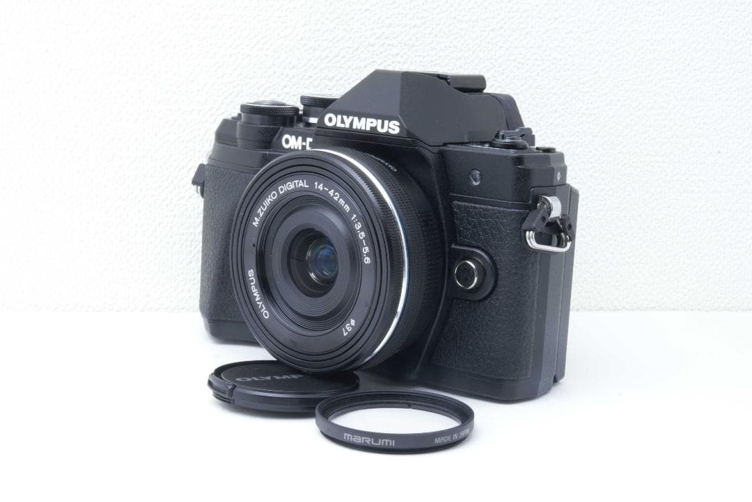 新品級♪OLYMPUS E-M10 Mark III ダブルズーム　人気機種