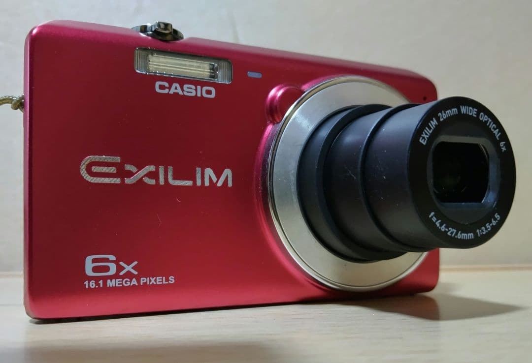 CASIO EXILIM EX-Z900 16.1MP コンパクトデジタルカメラ